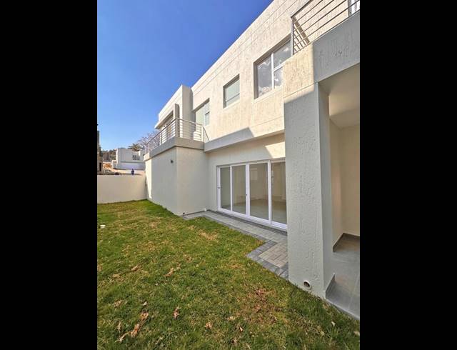 3 BEDROOM HOUSE FOR SALE IN BRYANSTON